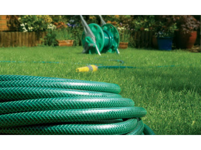 Шланг для поливу на дачі - як вибрати?